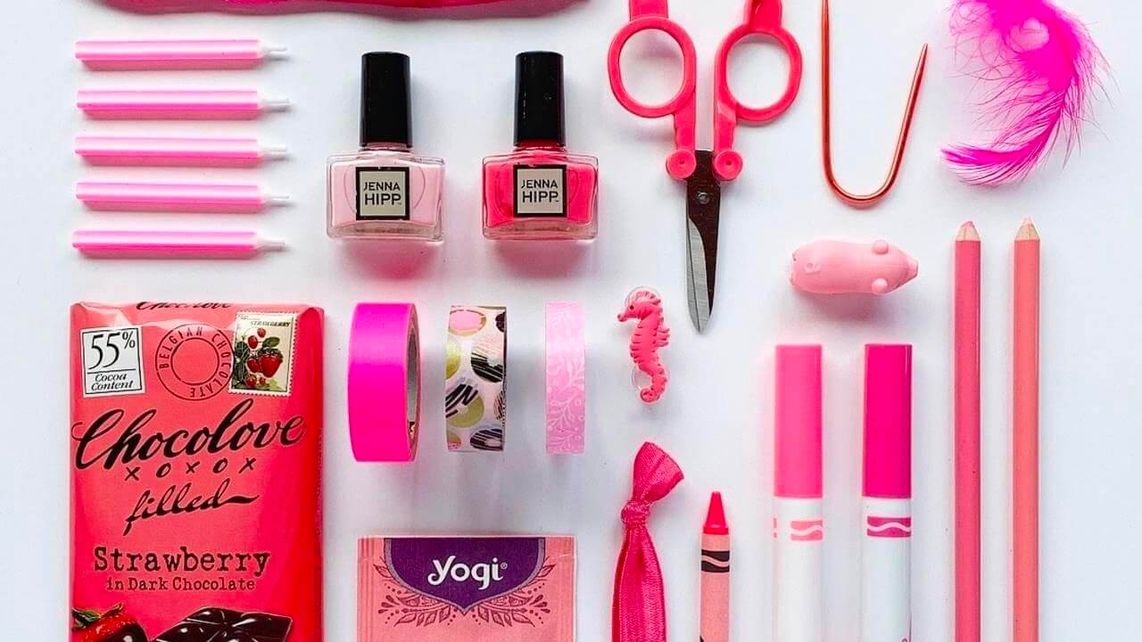 How to make a monochrome flatlay for Instagram
